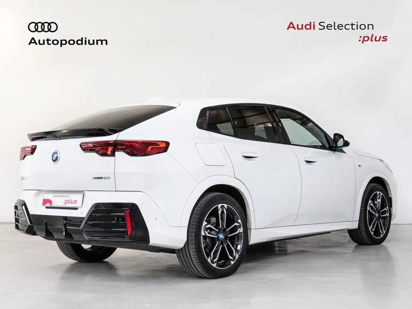 BMW iX2 xDrive30A Alb - 2