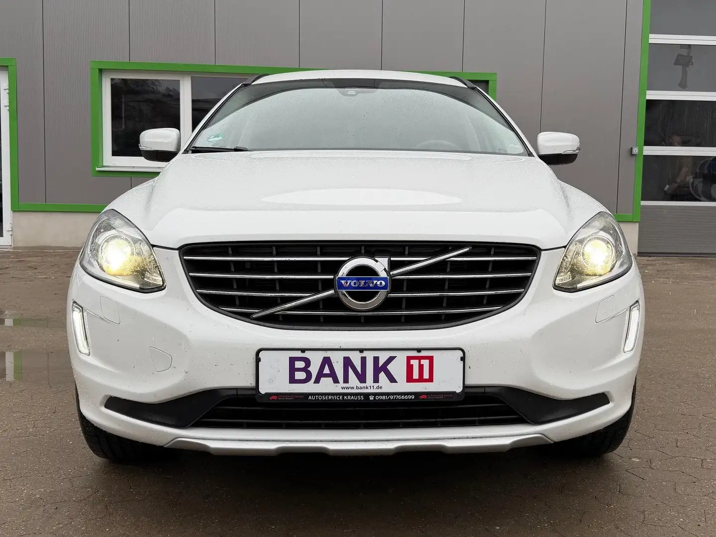 Volvo XC60 Kinetic 2WD / Sitzheizung / Navi / 8-Fach Biały - 2