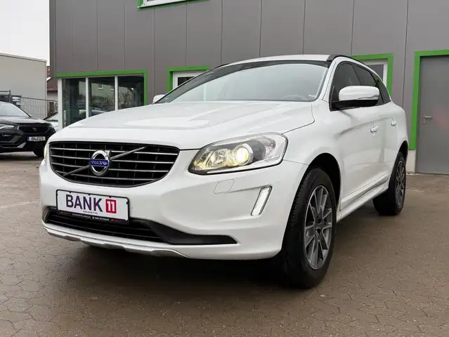 Volvo XC60 Kinetic 2WD / Sitzheizung / Navi / 8-Fach