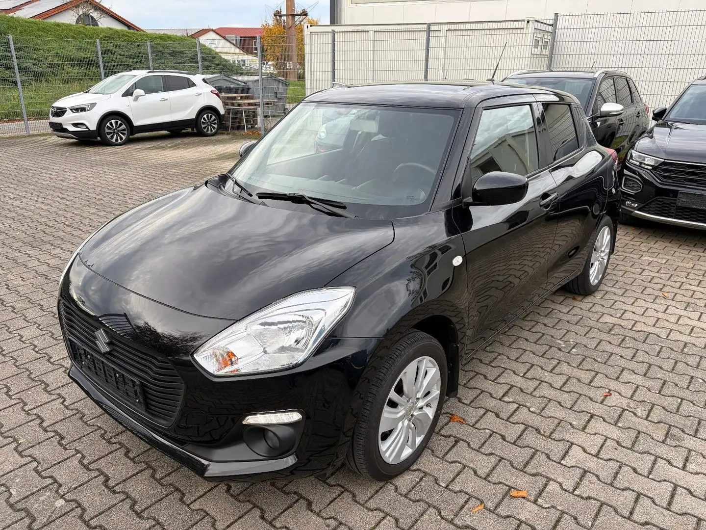 Suzuki Swift 1.2 Hybrid 4x4/1.Hand/Sitzheiz./Kamera/AHK Schwarz - 1