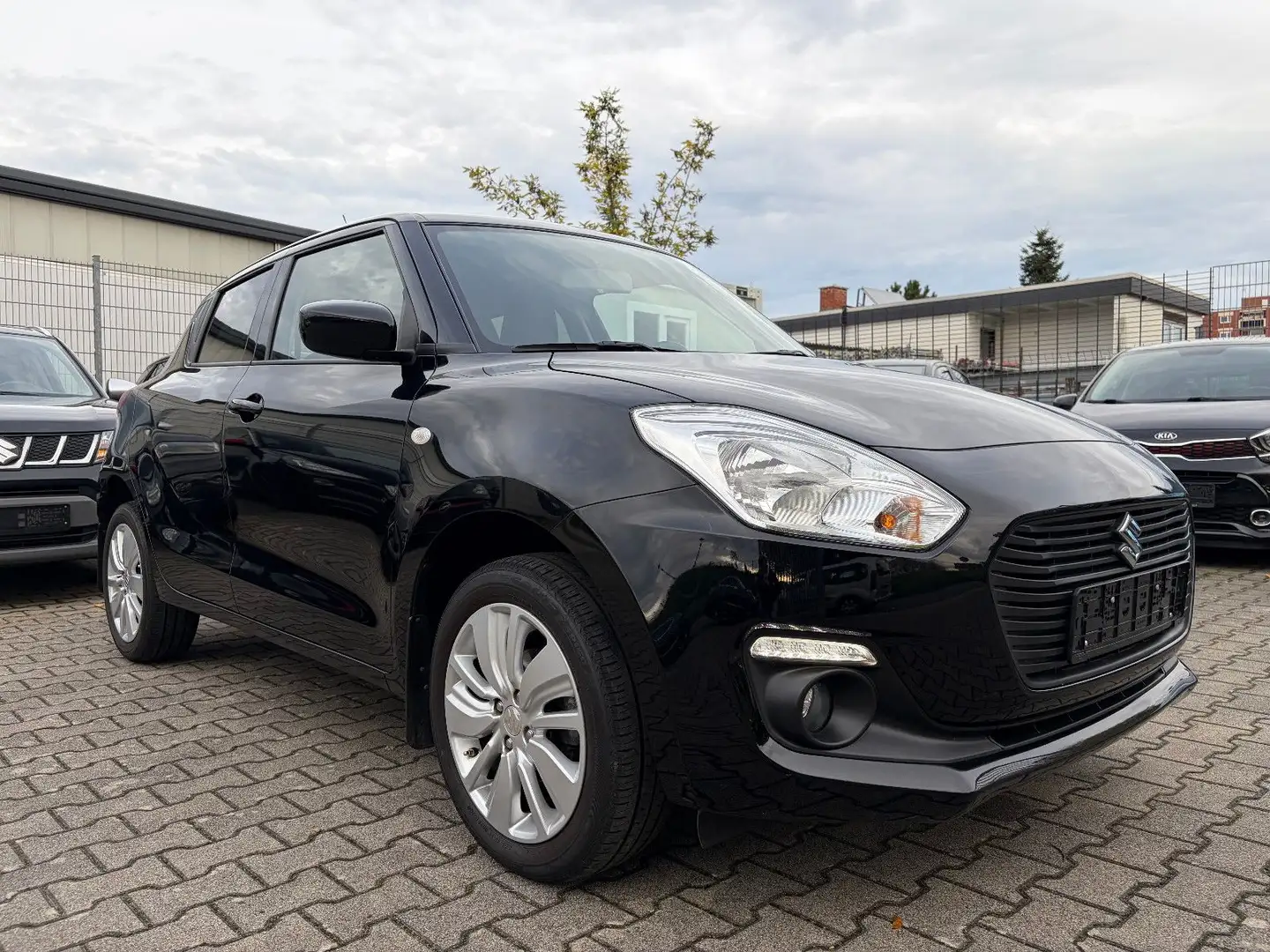 Suzuki Swift 1.2 Hybrid 4x4/1.Hand/Sitzheiz./Kamera/AHK Schwarz - 1