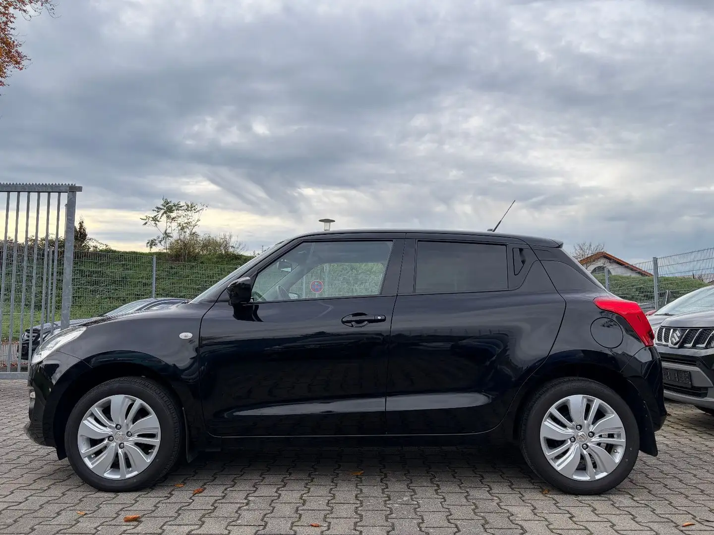 Suzuki Swift 1.2 Hybrid 4x4/1.Hand/Sitzheiz./Kamera/AHK Schwarz - 2