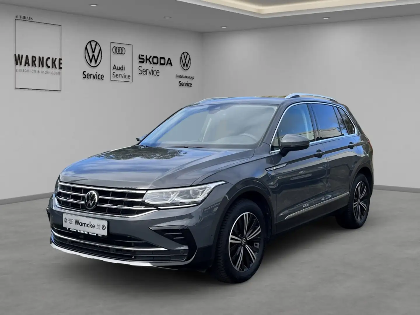 Volkswagen Tiguan 2.0 TDI Elegance DSG MATRIX ACC AHK NAV RFK PDC SH Gris - 1