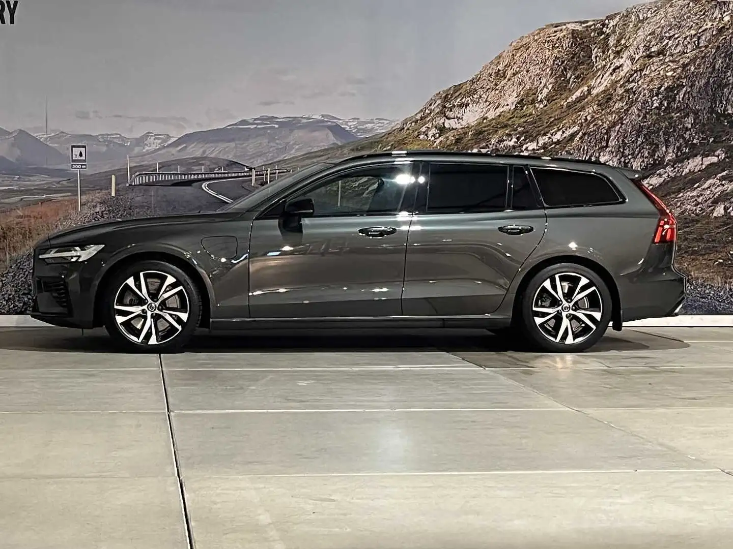 Volvo V60 T6 R-DESIGN Gris - 2