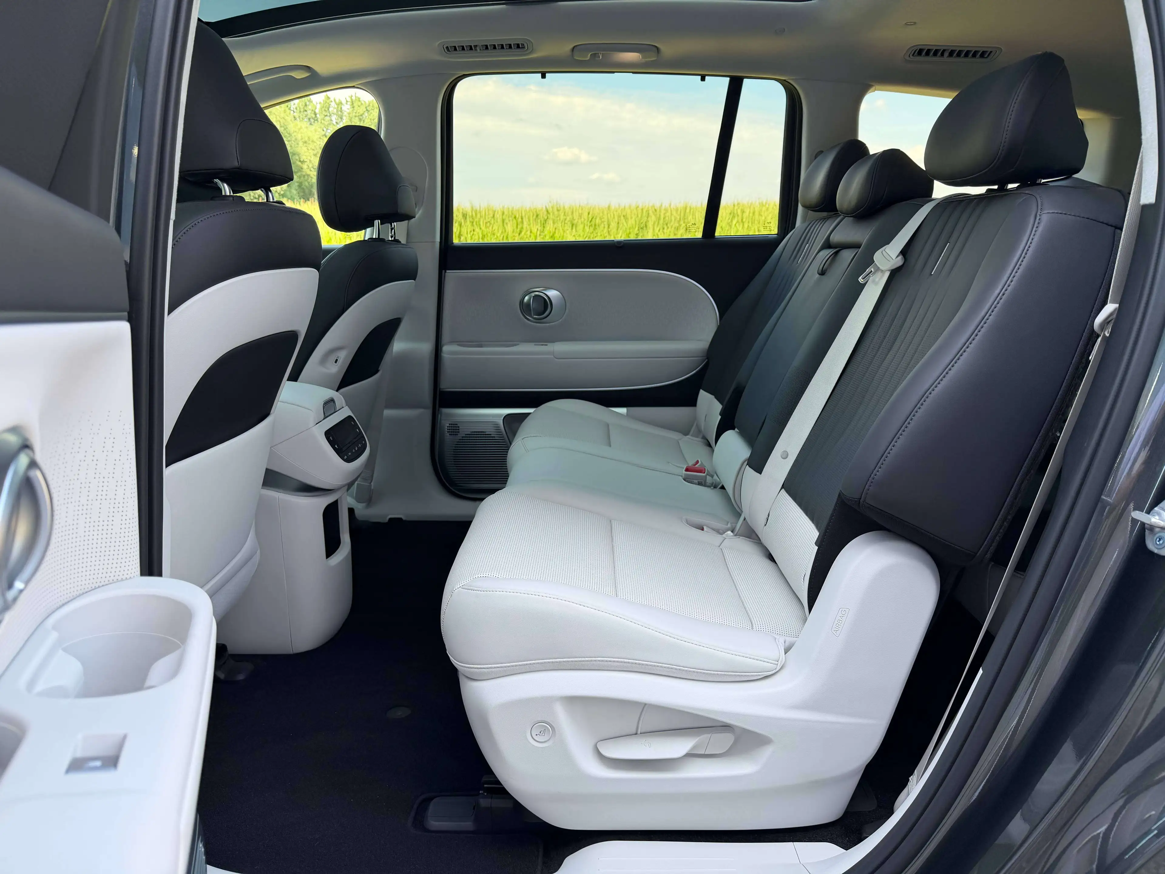 Hyundai IONIQ 9 Calligraphy 110 kWh AWD Performance | Directiewage — photo 10