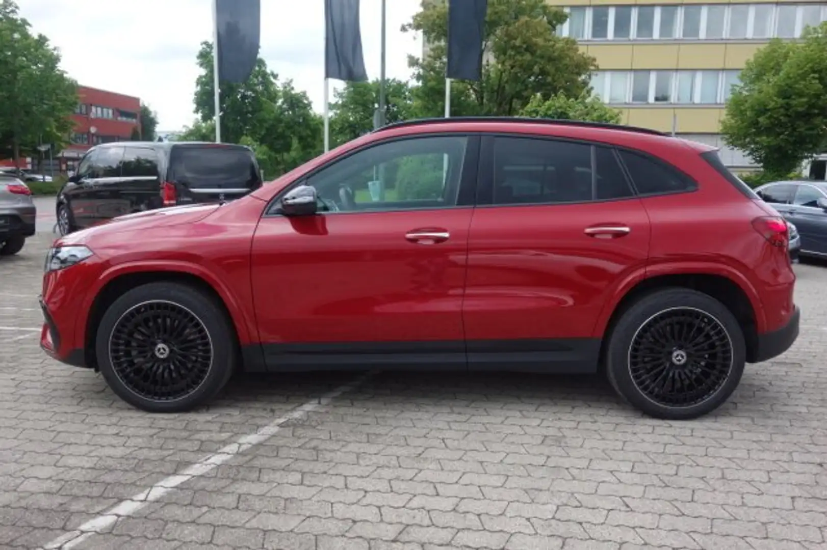 Mercedes-Benz EQA 300 EQA 300 4M AMG HEAD MEMO 360 FAHR ASS PAK WINTER Rot - 2