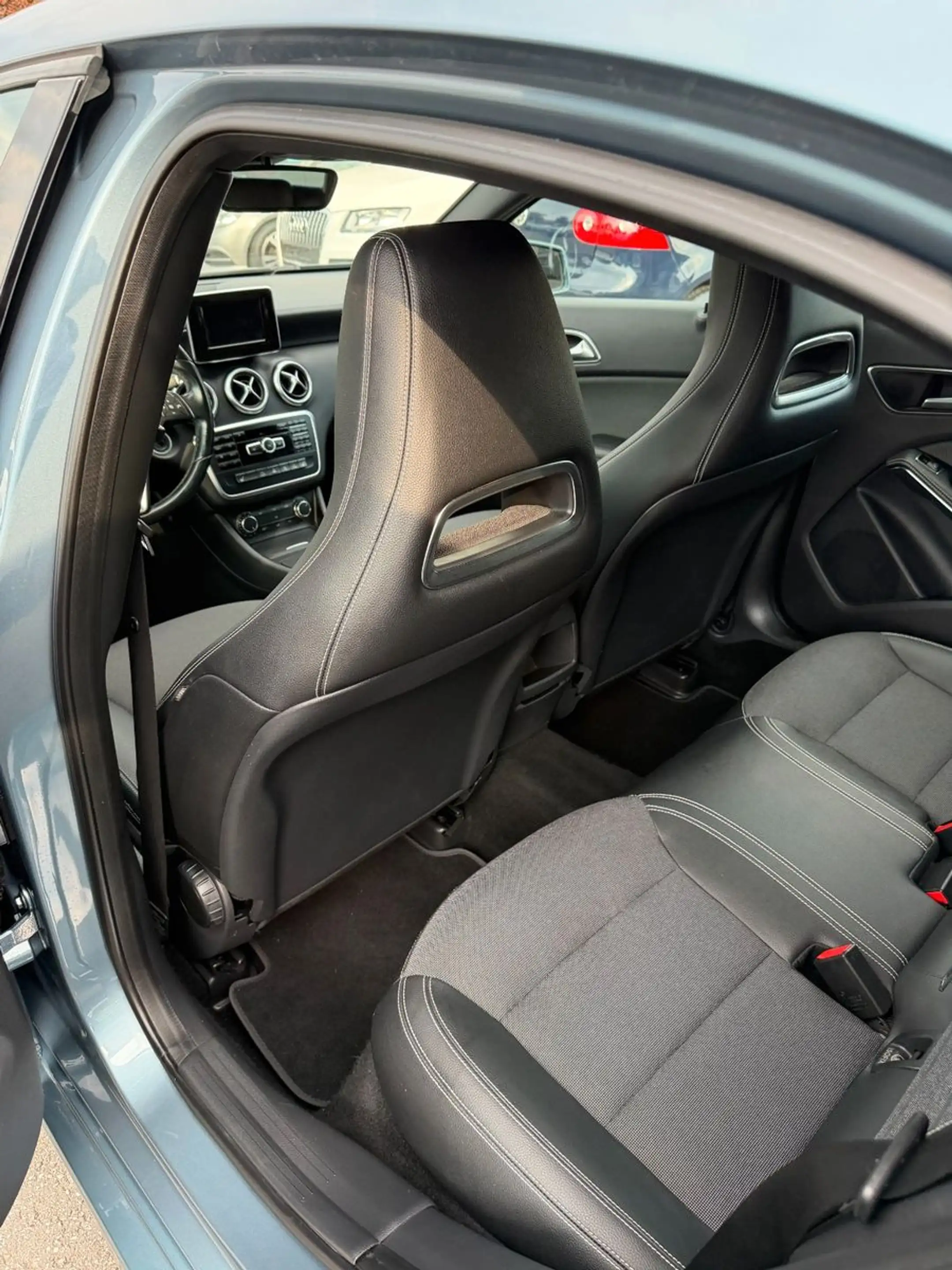 Mercedes-Benz A 180 A A 180 CDI BlueEfficiency 2Style — photo 15