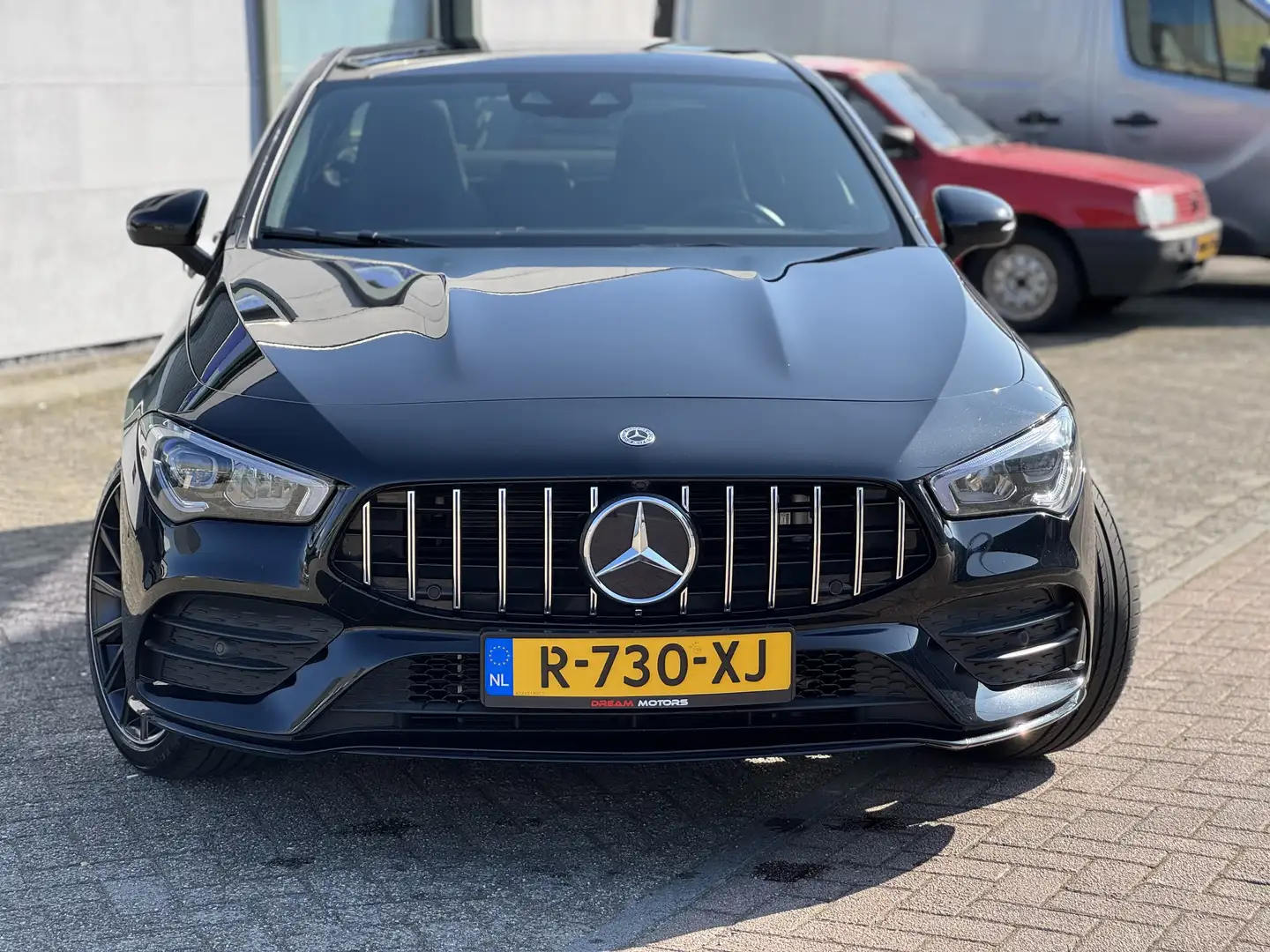 Mercedes-Benz CLA 250 Hybride / AMG Night / Pano / Edition 2020 Zwart - 2