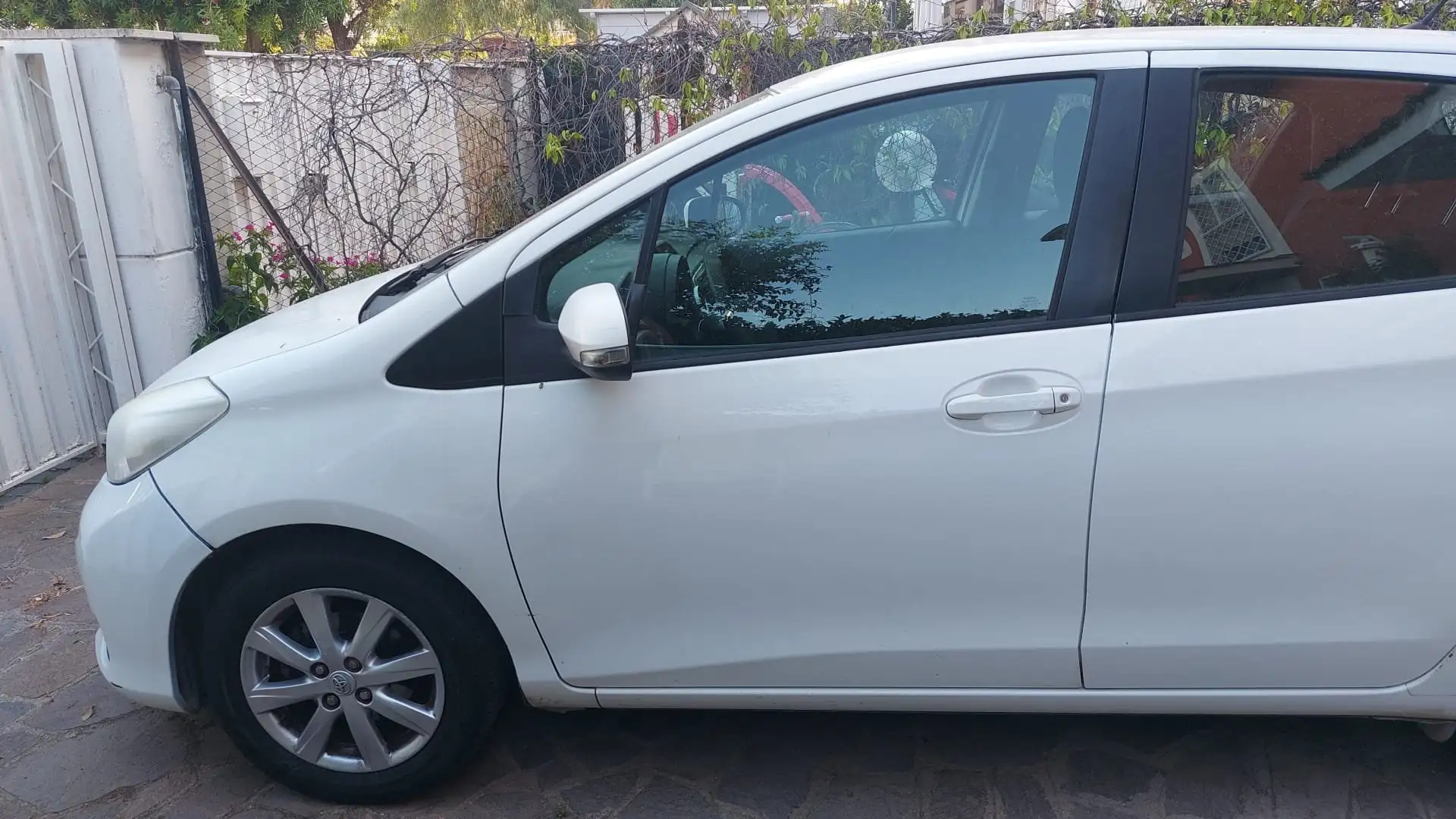 Toyota Yaris Bianco - 1