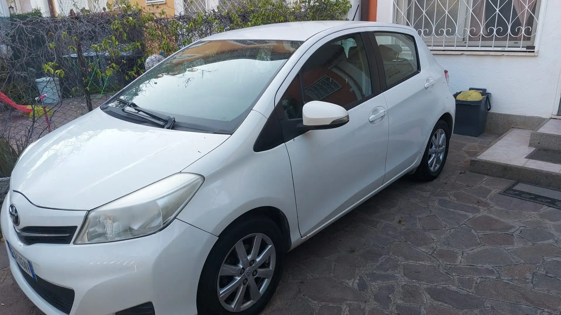Toyota Yaris Bianco - 2