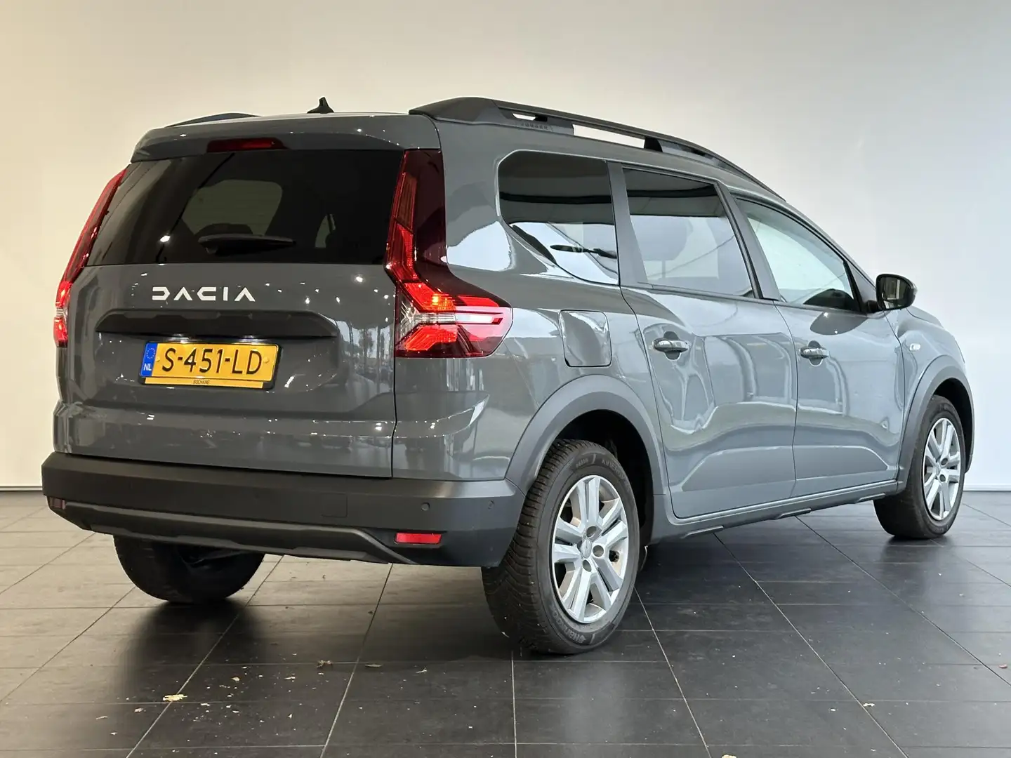 Dacia Jogger 1.0 TCe 110 Expression 7p. NAVIGATIE | ACHTERUITRI Gris - 2
