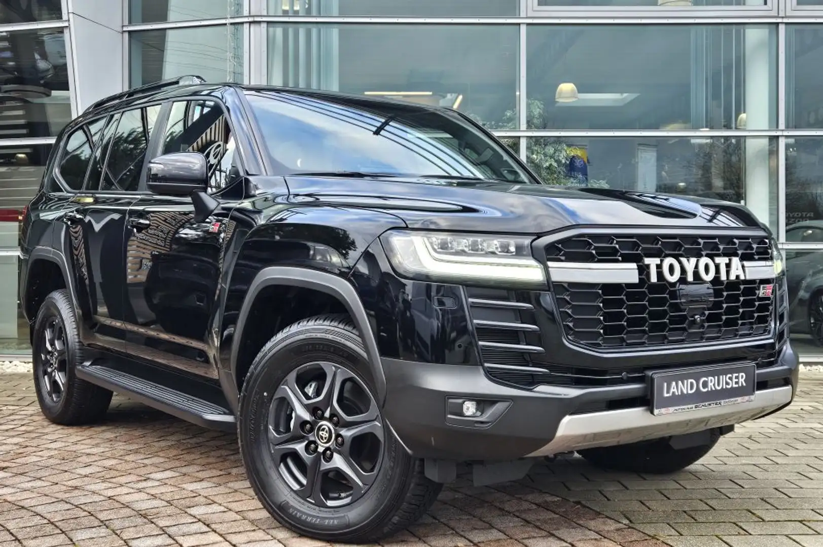 Toyota Land Cruiser LC300 3,3 V6 D-4D GR Sport Schwarz - 2