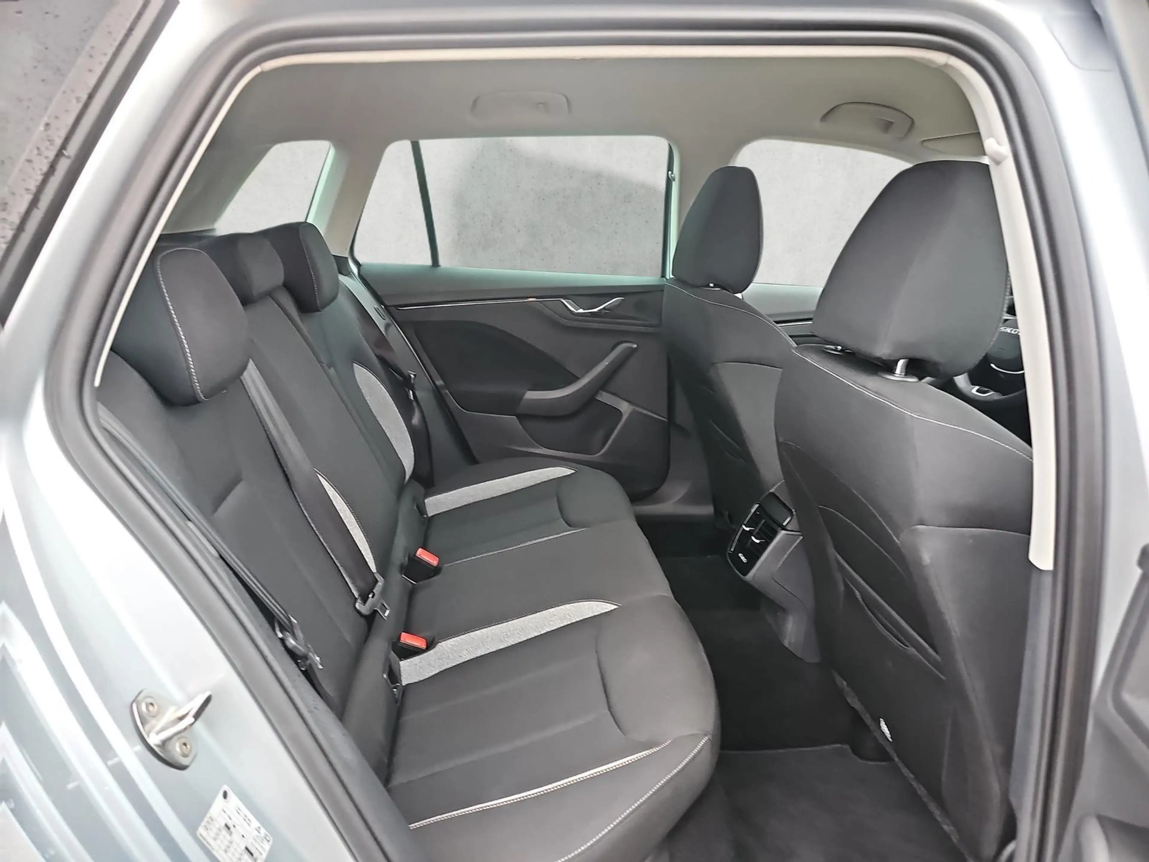 Skoda Kamiq Selection 1.0 TSI DSG Tempomat SmartLink 85 kW ... — photo 13