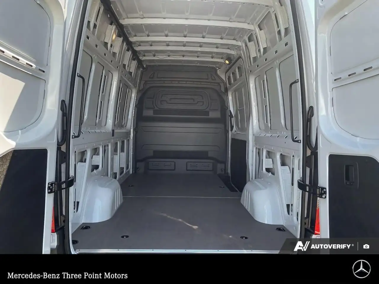 Mercedes-Benz Sprinter снимка Mercedes-Benz Sprinter