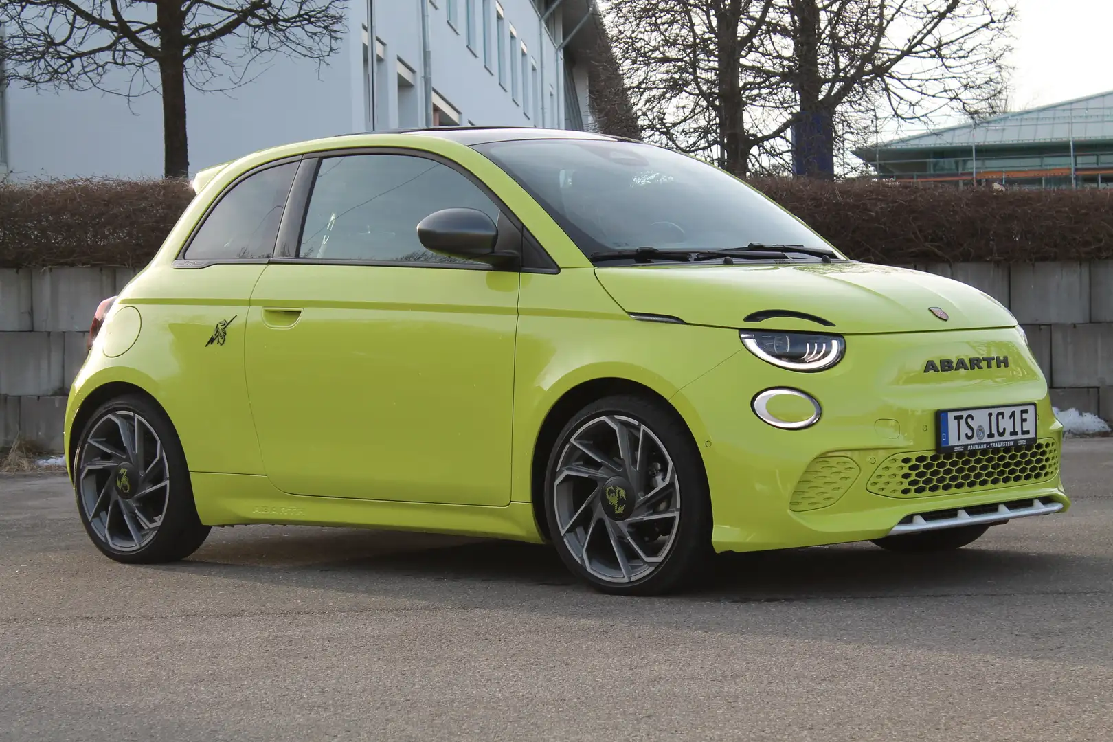 Abarth 500e Scorpionissima Verde - 1