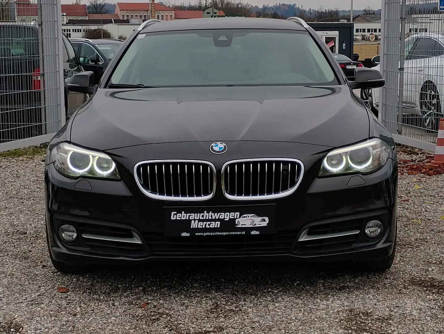 BMW 530 d xDrive Touring Aut. Schwarz - 2