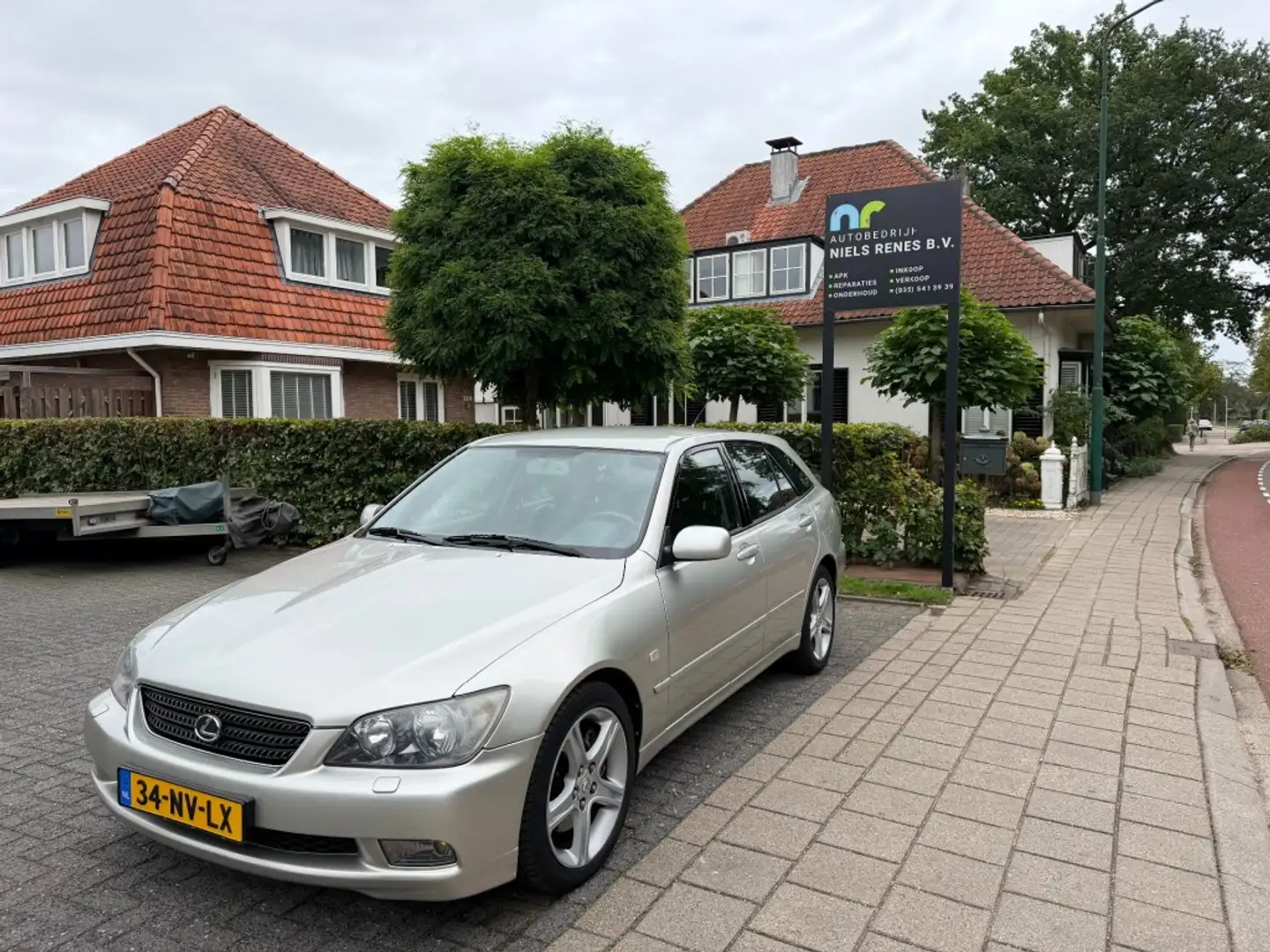 Lexus IS 300 2JZ motor/Automaat/Airco/Cruise control/Youngtimer Grau - 2