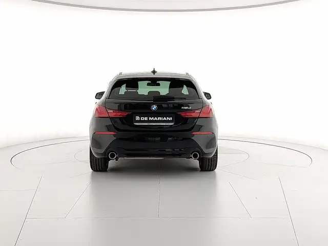 BMW 1 Series view 4