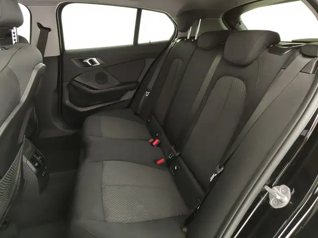 BMW 1 Series view 10