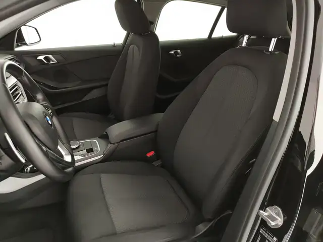BMW 1 Series view 9