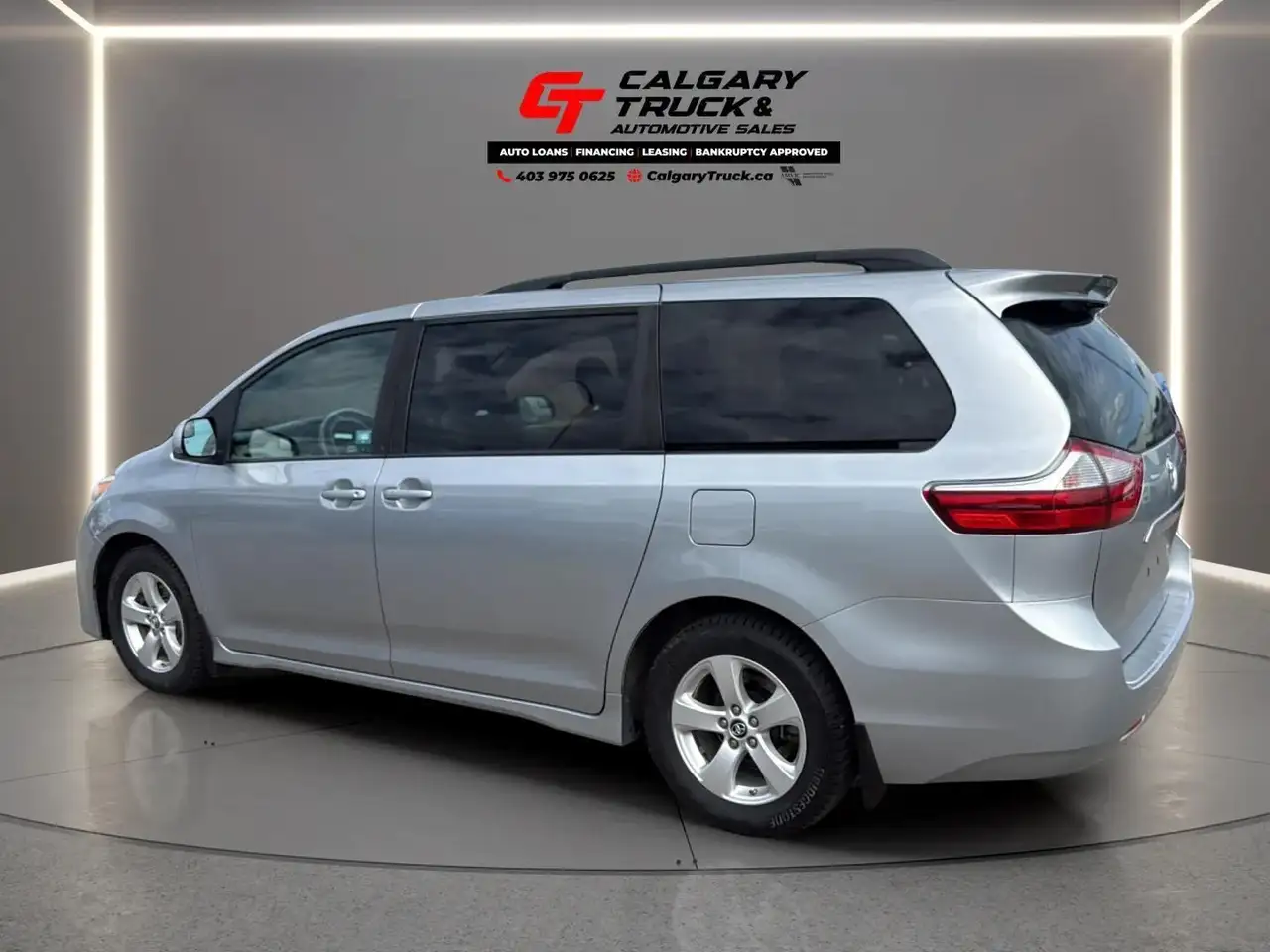 Toyota Sienna photo Toyota Sienna