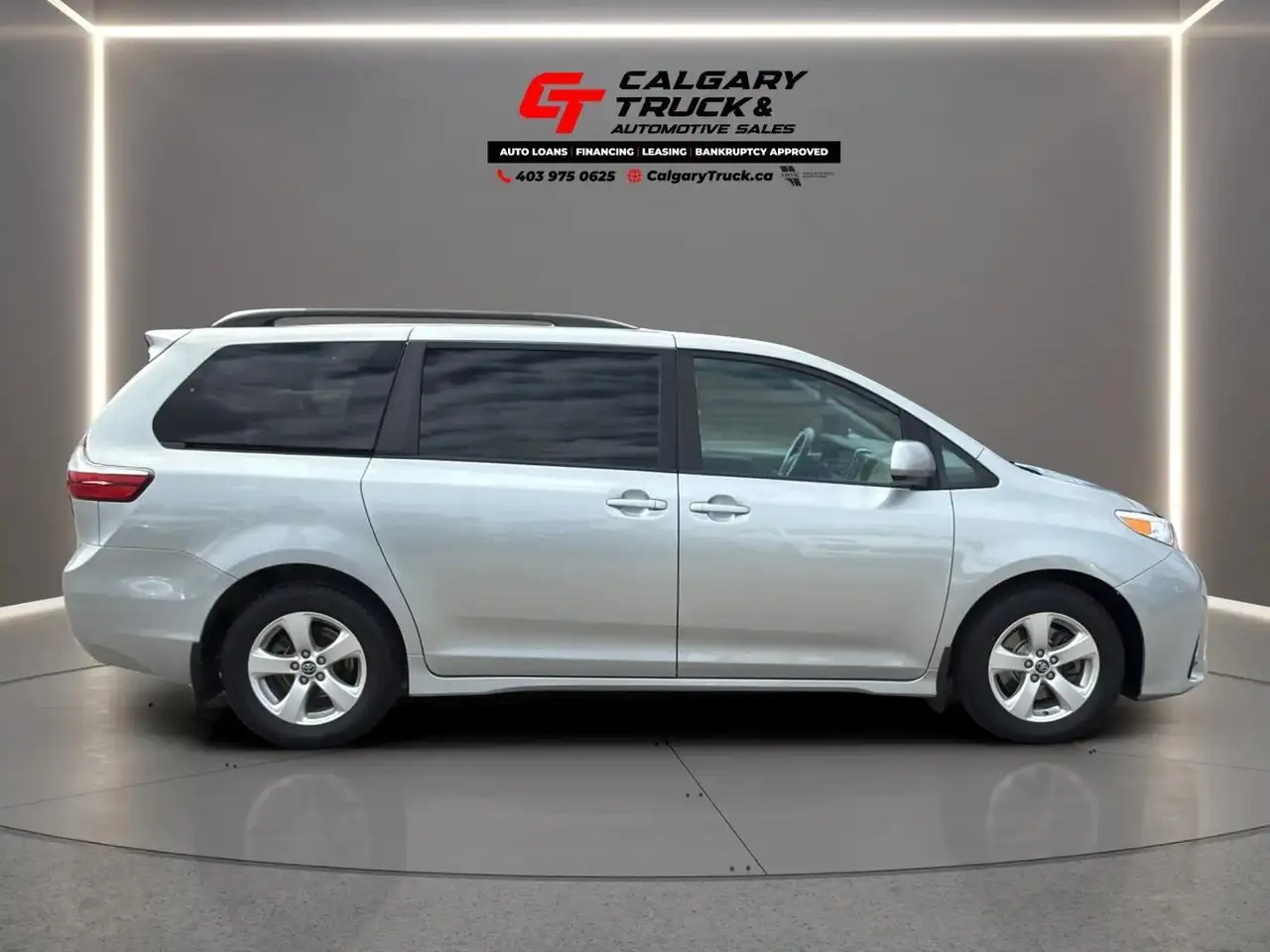 Toyota Sienna photo Toyota Sienna
