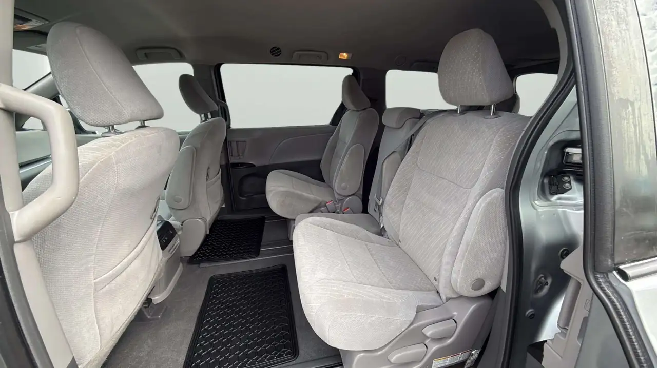 Toyota Sienna photo Toyota Sienna