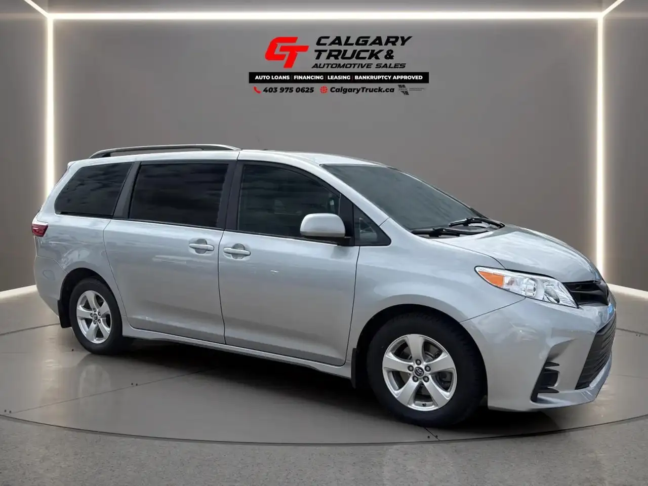 Toyota Sienna photo Toyota Sienna