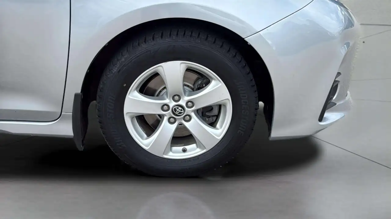 Toyota Sienna photo Toyota Sienna