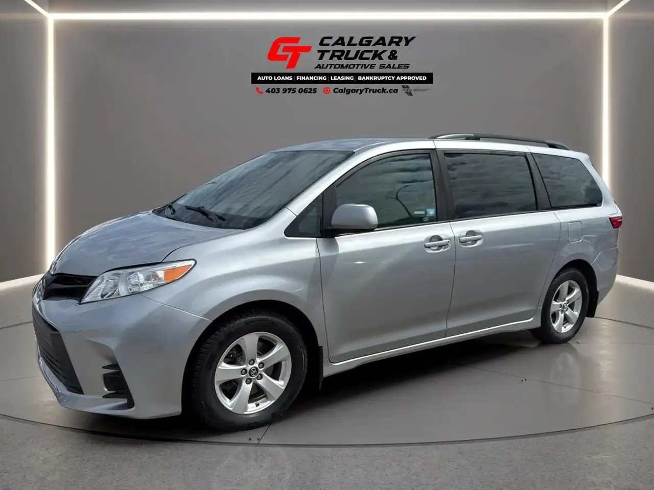 Toyota Sienna photo Toyota Sienna