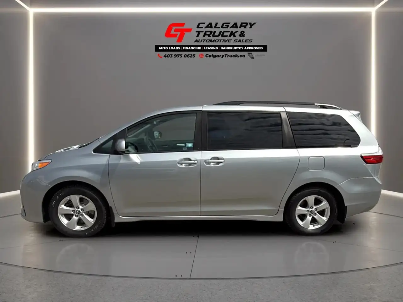 Toyota Sienna photo Toyota Sienna