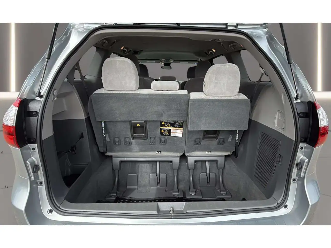 Toyota Sienna photo Toyota Sienna