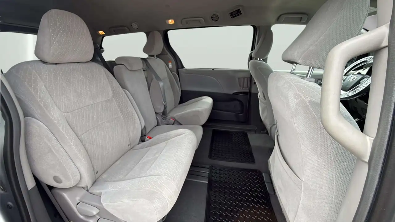 Toyota Sienna photo Toyota Sienna