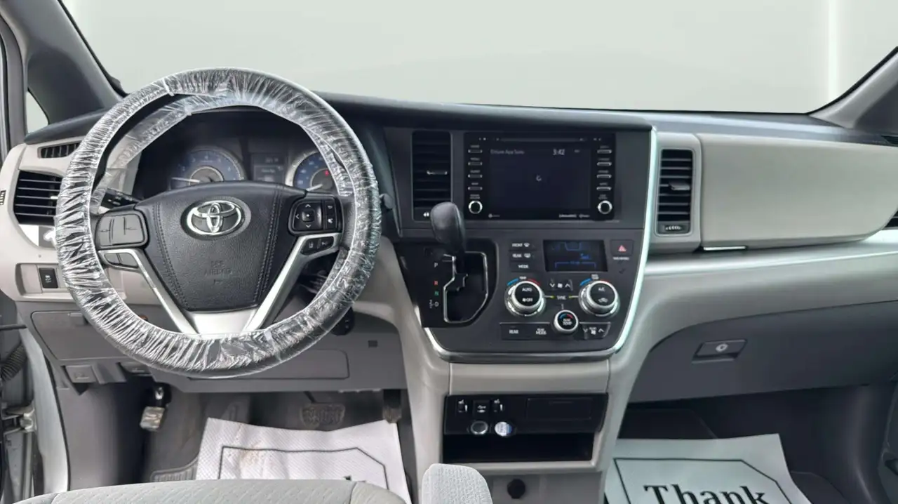 Toyota Sienna photo Toyota Sienna