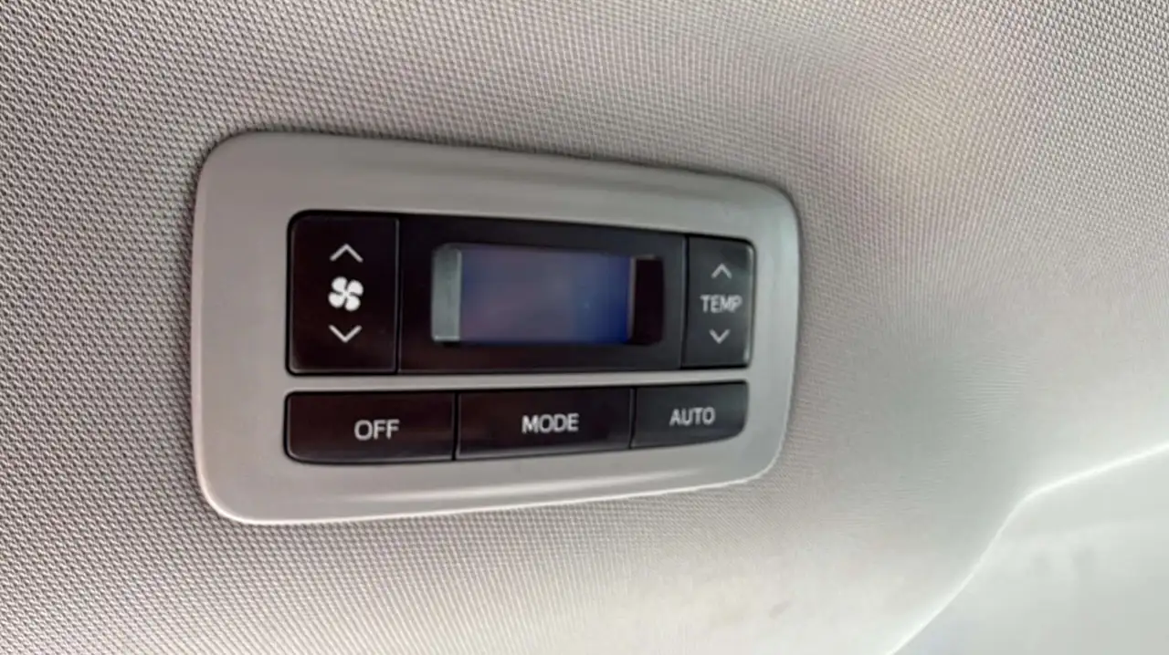 Toyota Sienna photo Toyota Sienna