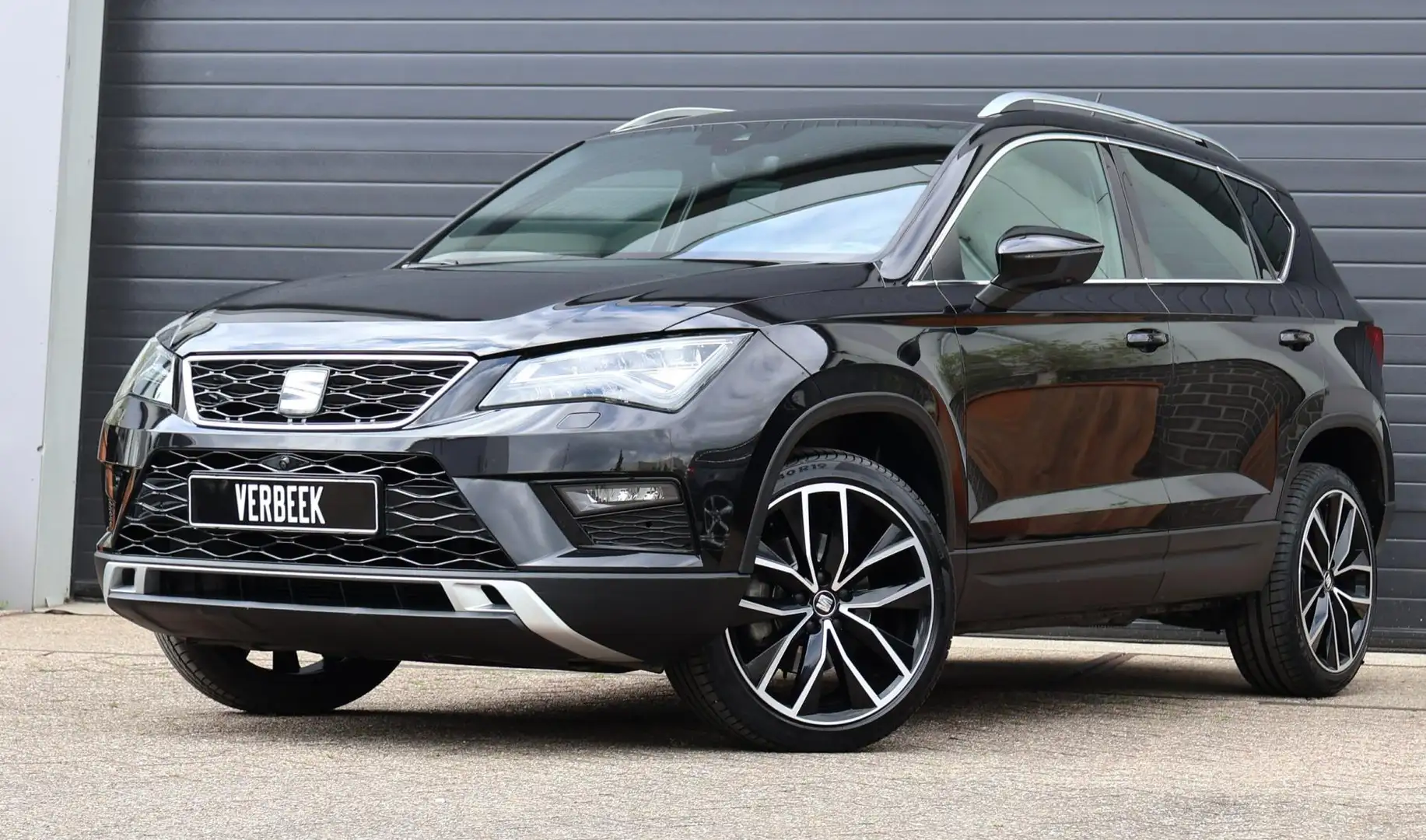 SEAT Ateca 1.4 EcoTSI Xcellence Pano/Led/Camera/Leder/Navi/DS Zwart - 2