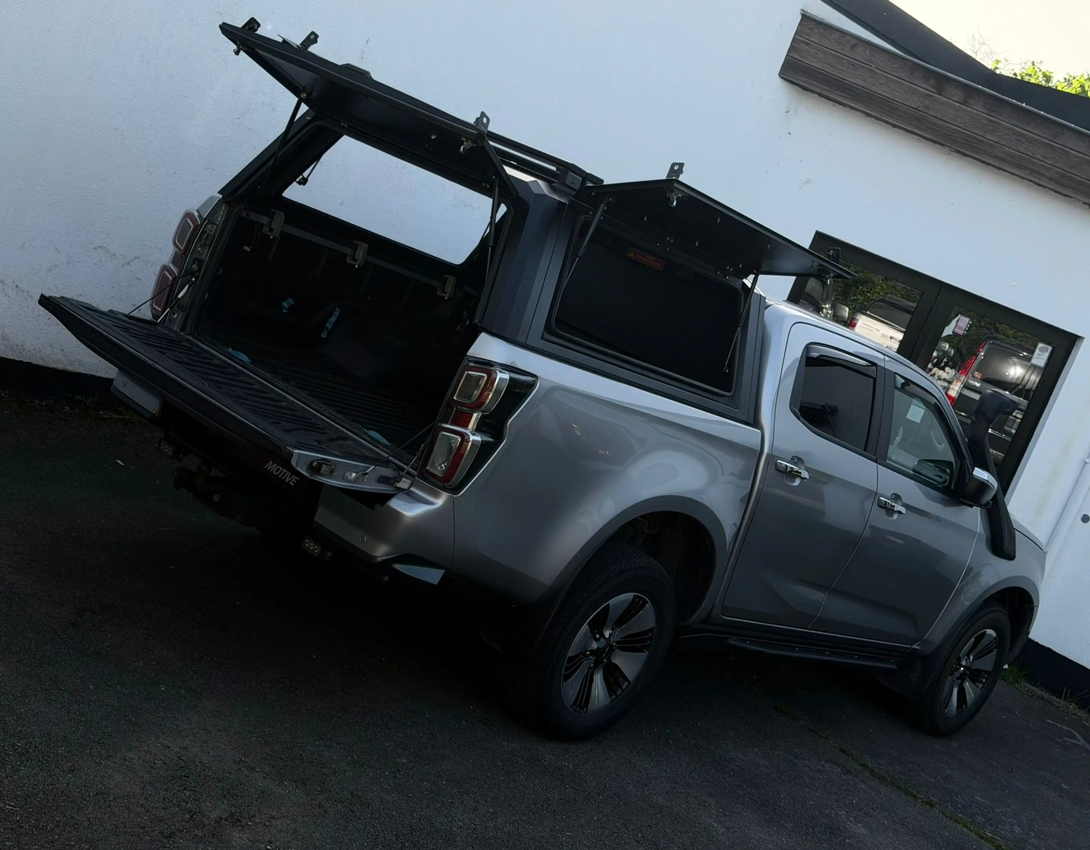 Isuzu D-Max 1.9 Turbo 4WD OFFROAD EDITION *WINCH *SNORKEL *SKIDPLATES *SMARTCAP *CARPLAY,.. — photo 10