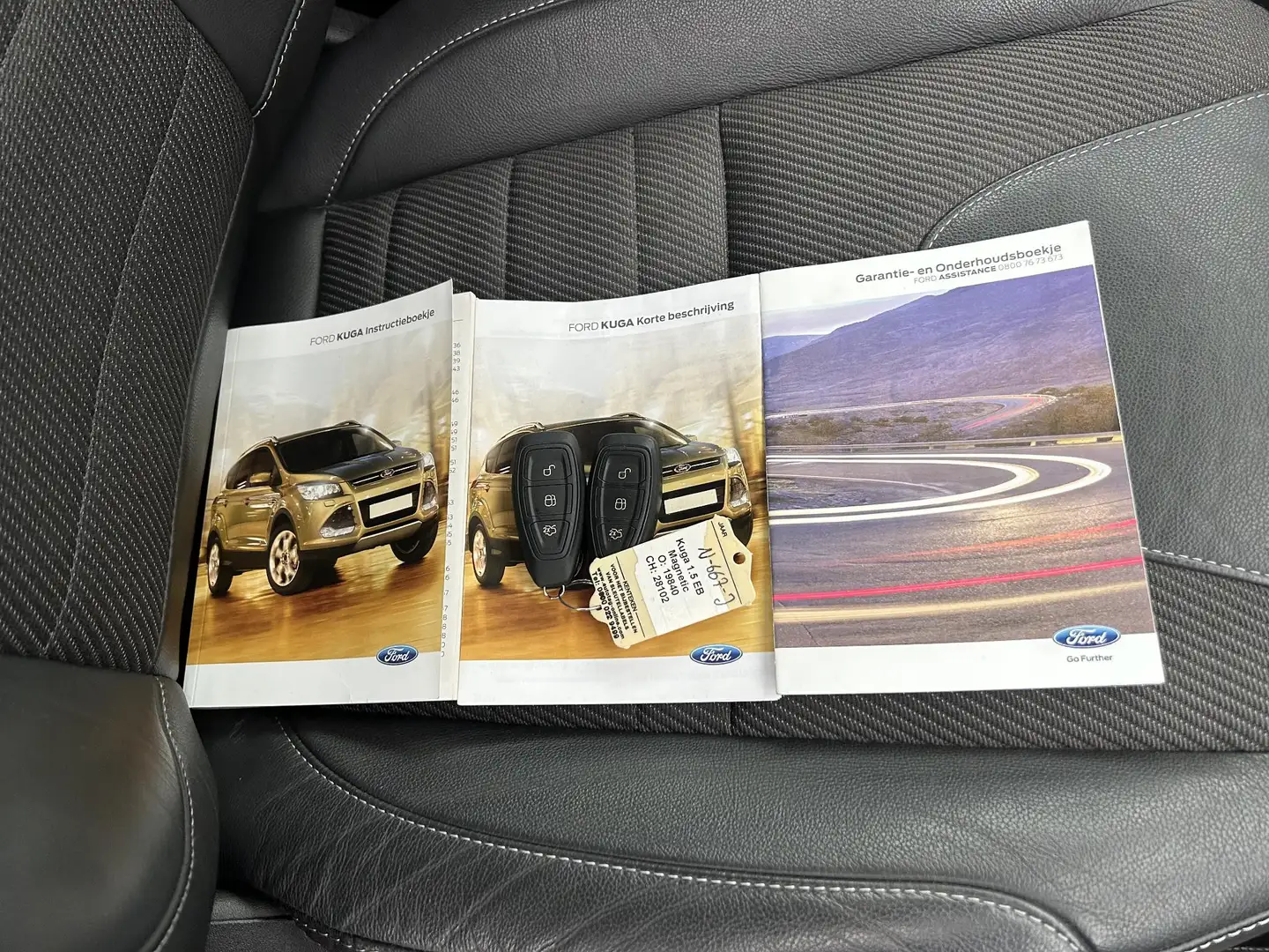 Ford Kuga 1.5 Titanium Styling Pack nieuwstaat/elektrisch ve Grijs - 2