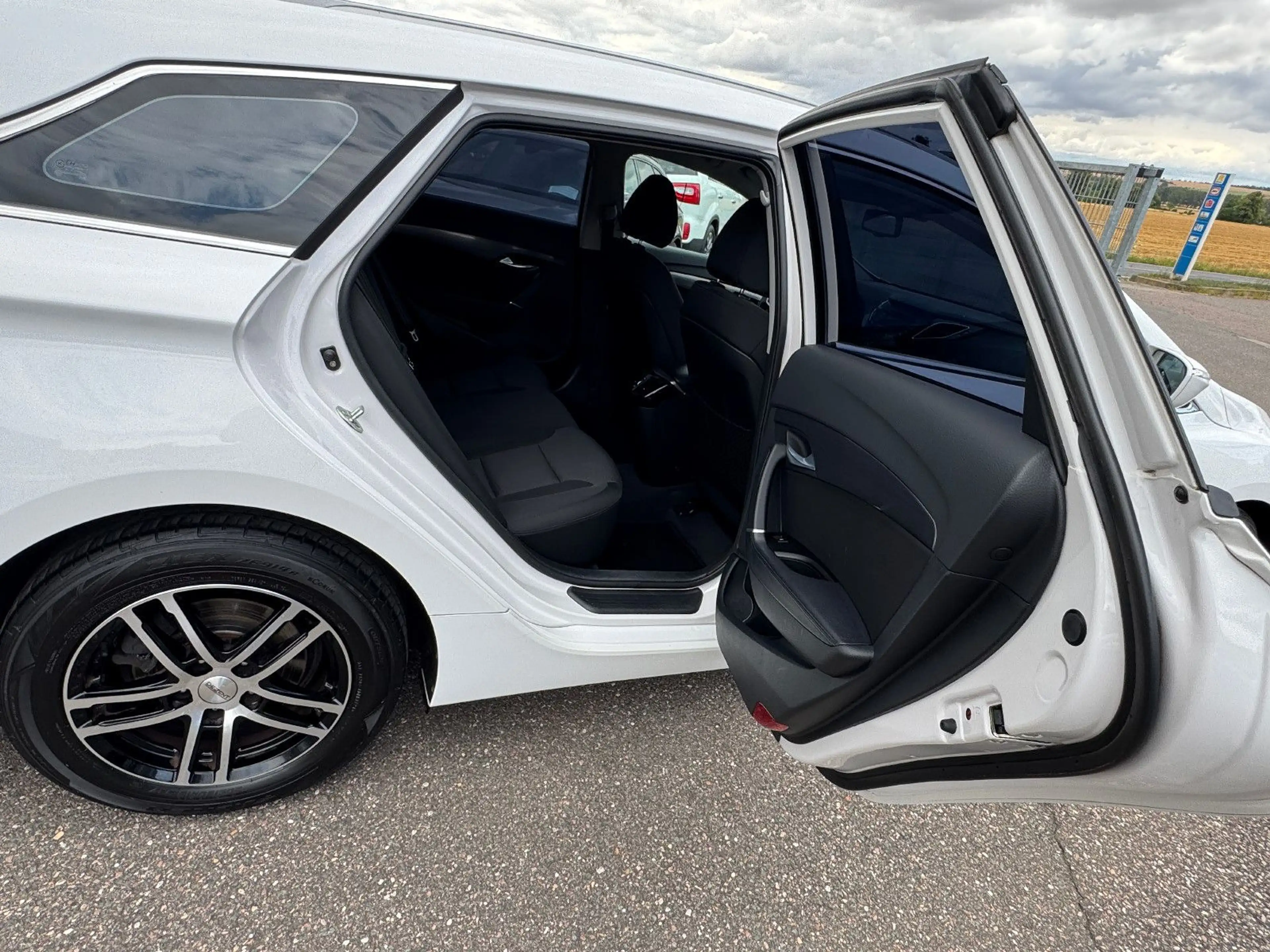 Hyundai i40 cw 5 Star Edition TÜV/HU/NEU — photo 12