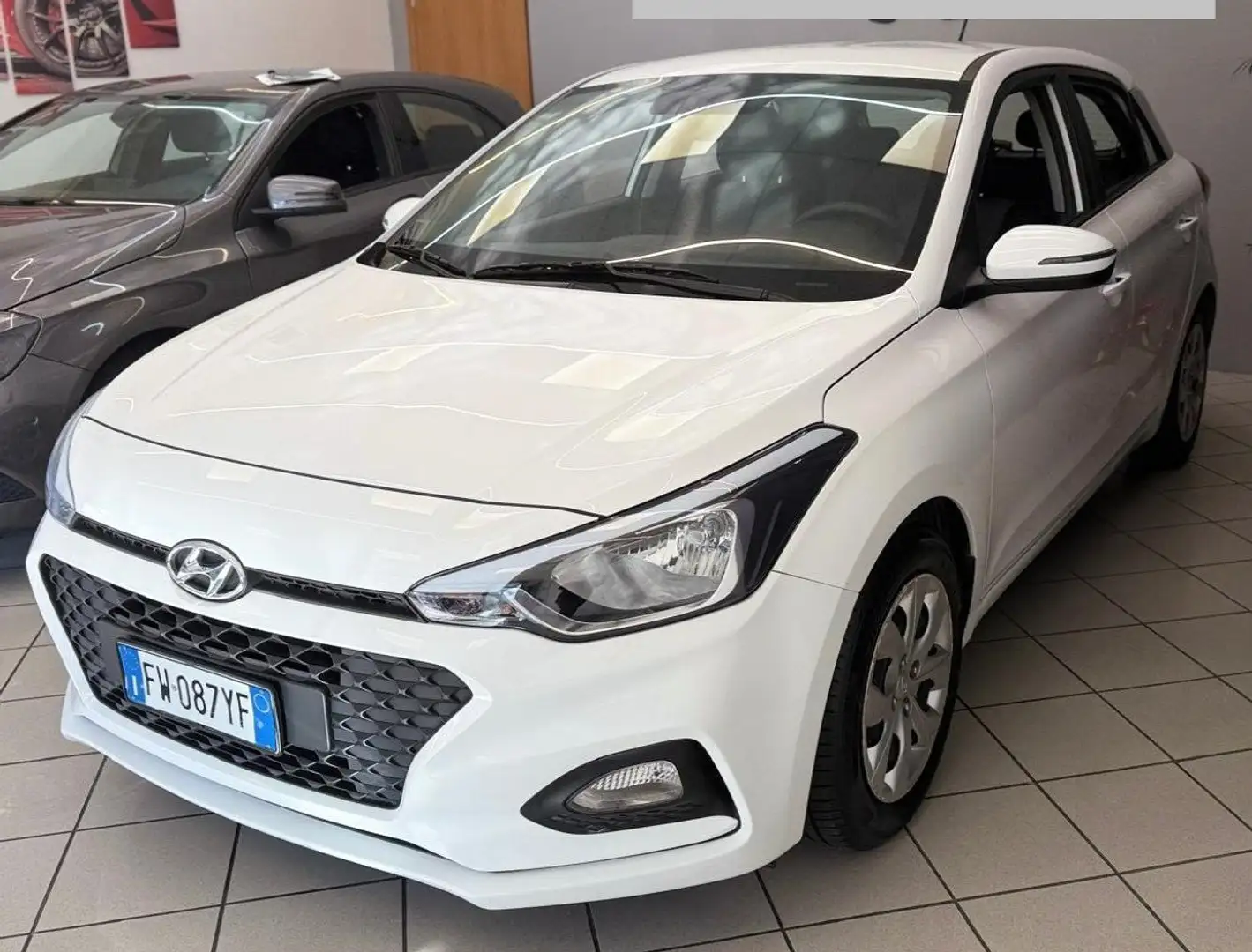 Hyundai i20 i20 II  1.2 mpi Connectline GPL Wit - 2