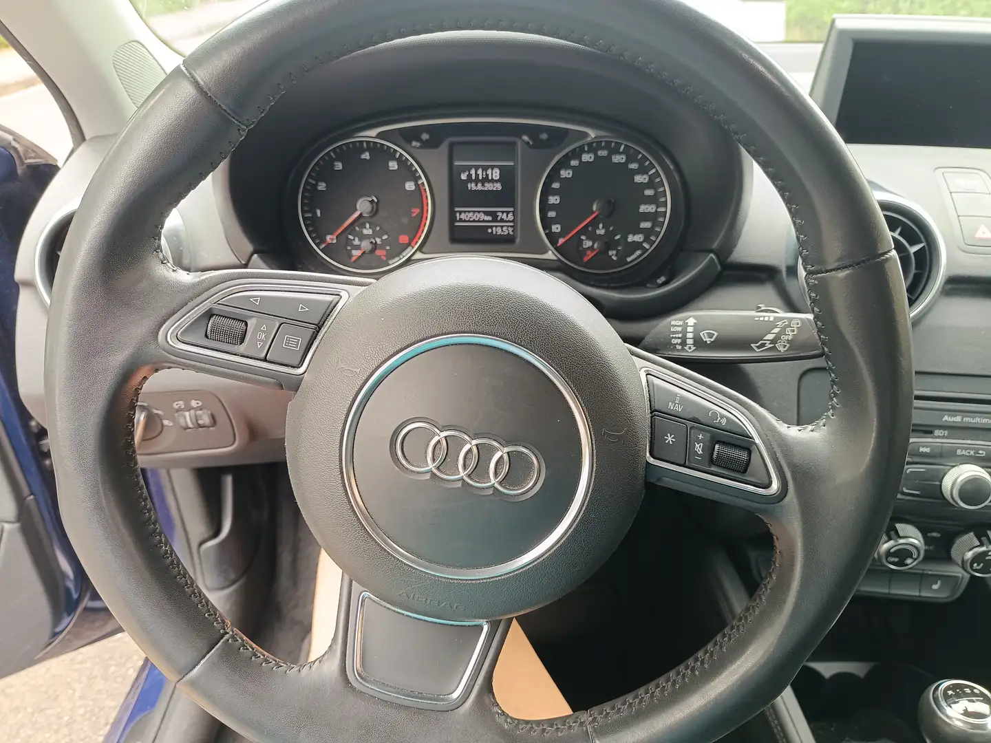 Audi A1 A1 1.2 TFSI Sportback Attraction Blau - 2