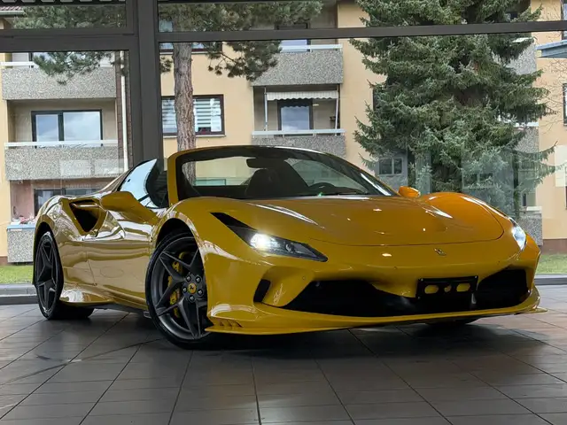 Ferrari F8 Spider LIFT/KAMERA/CARBON-LED-LENK./MEMORY