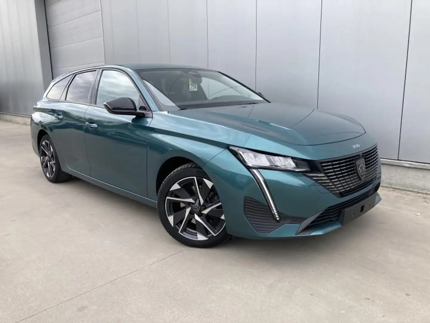 Peugeot 308 Allure Grün - 2