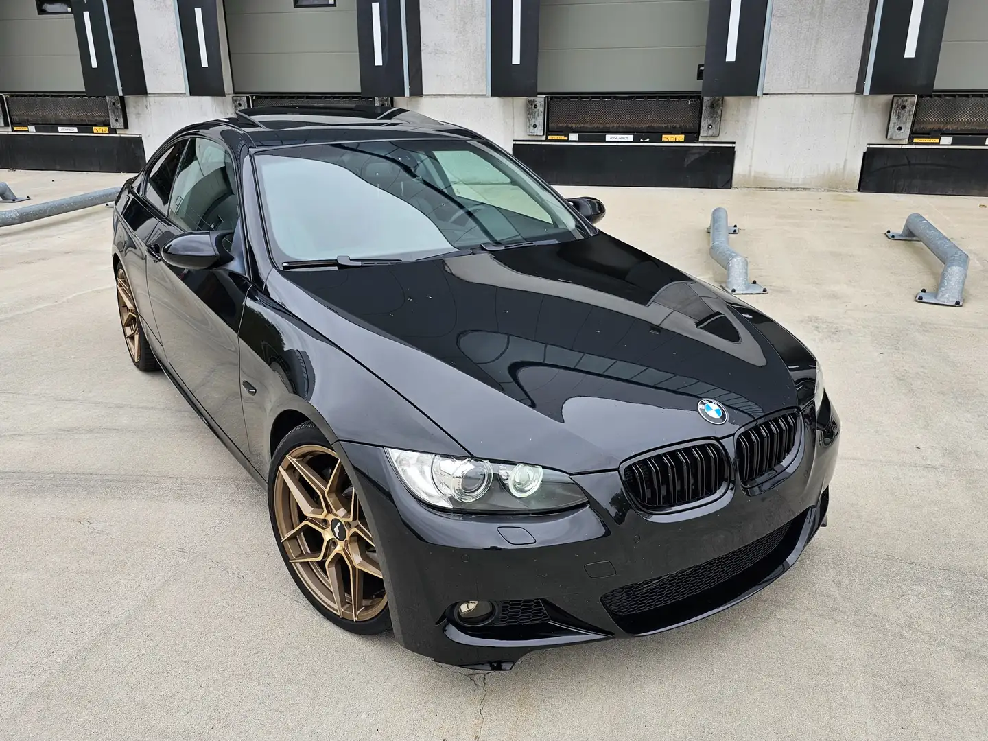 BMW 335 335i High Executive Zwart - 2