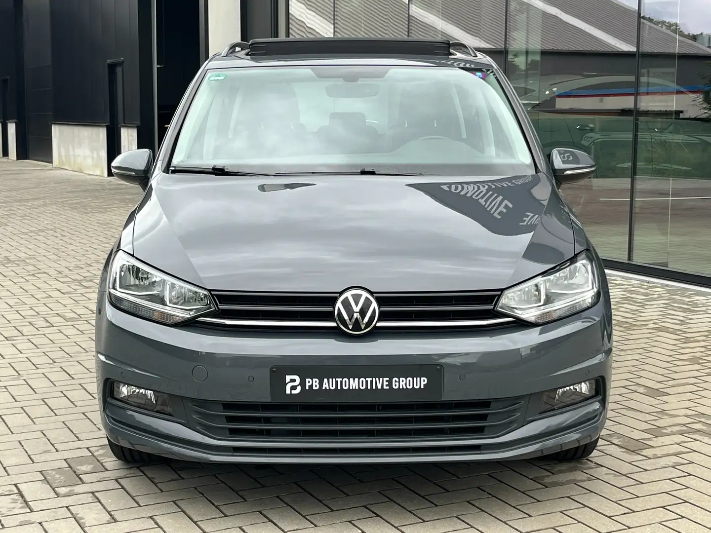 Volkswagen Touran 1.5 TSI Trendline DSG Navigatie-Panodak-BT-Pdc... Grau - 2