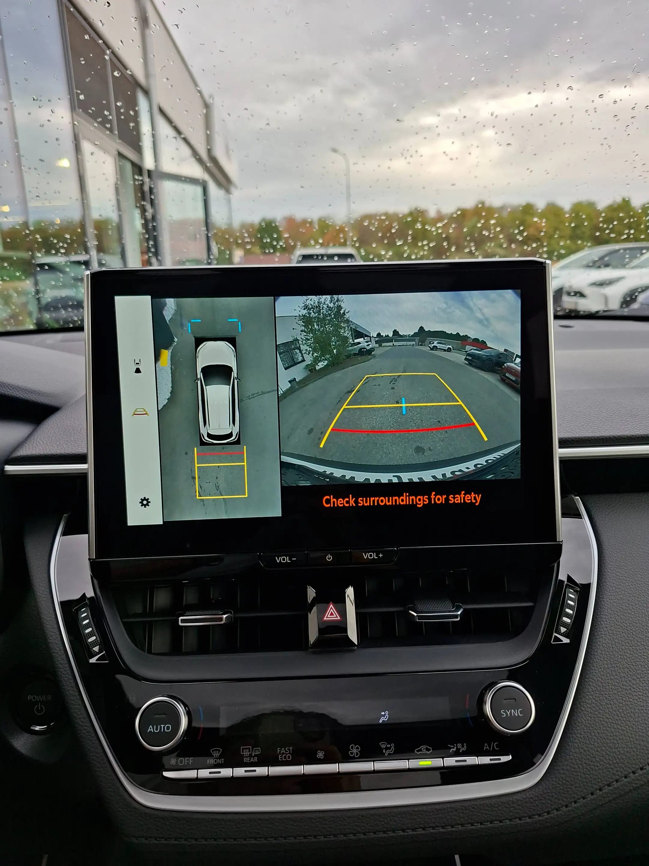 Toyota Corolla Cross 2,0 Hybrid E-CVT Lounge — photo 8