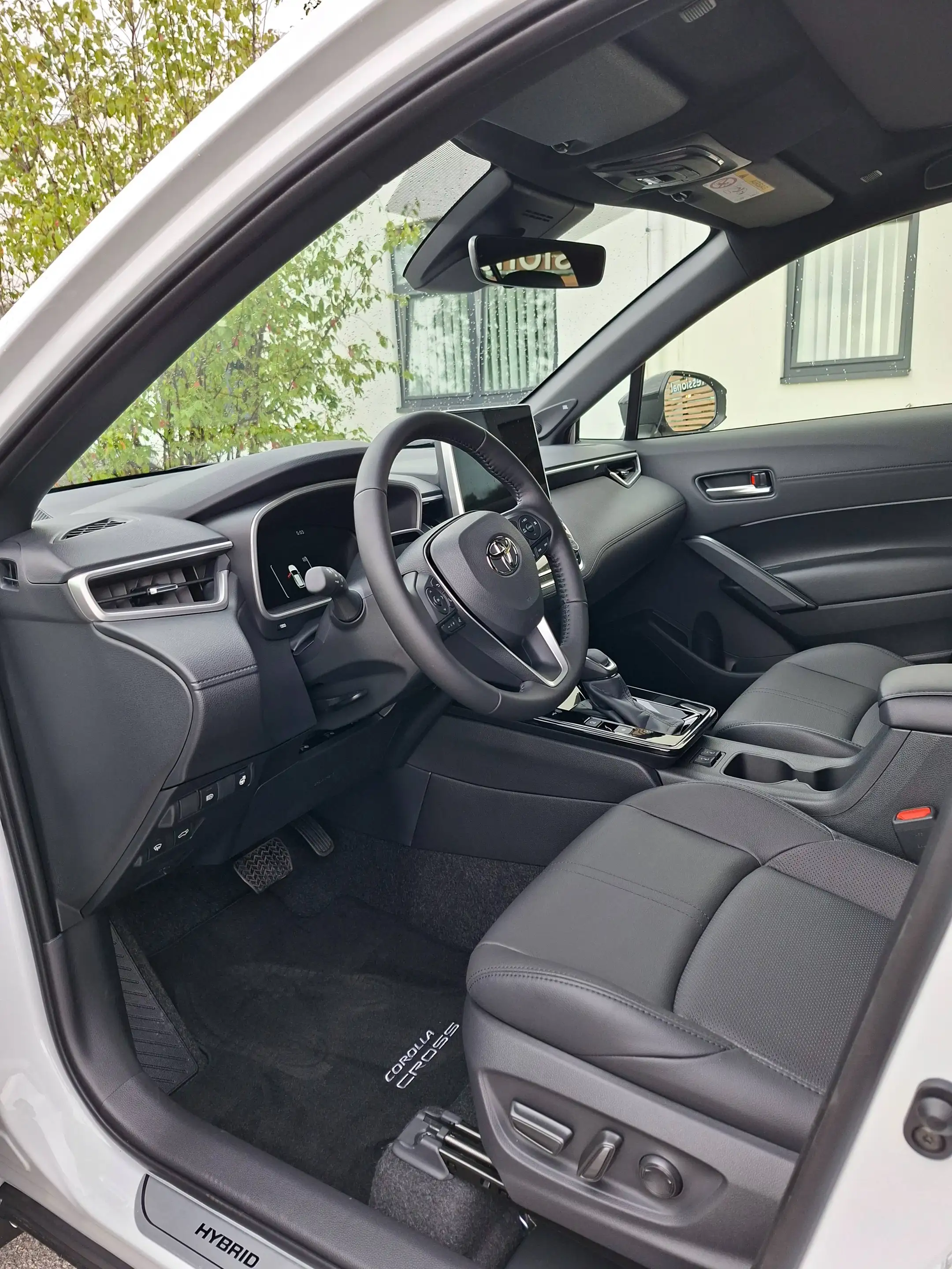 Toyota Corolla Cross 2,0 Hybrid E-CVT Lounge — photo 14