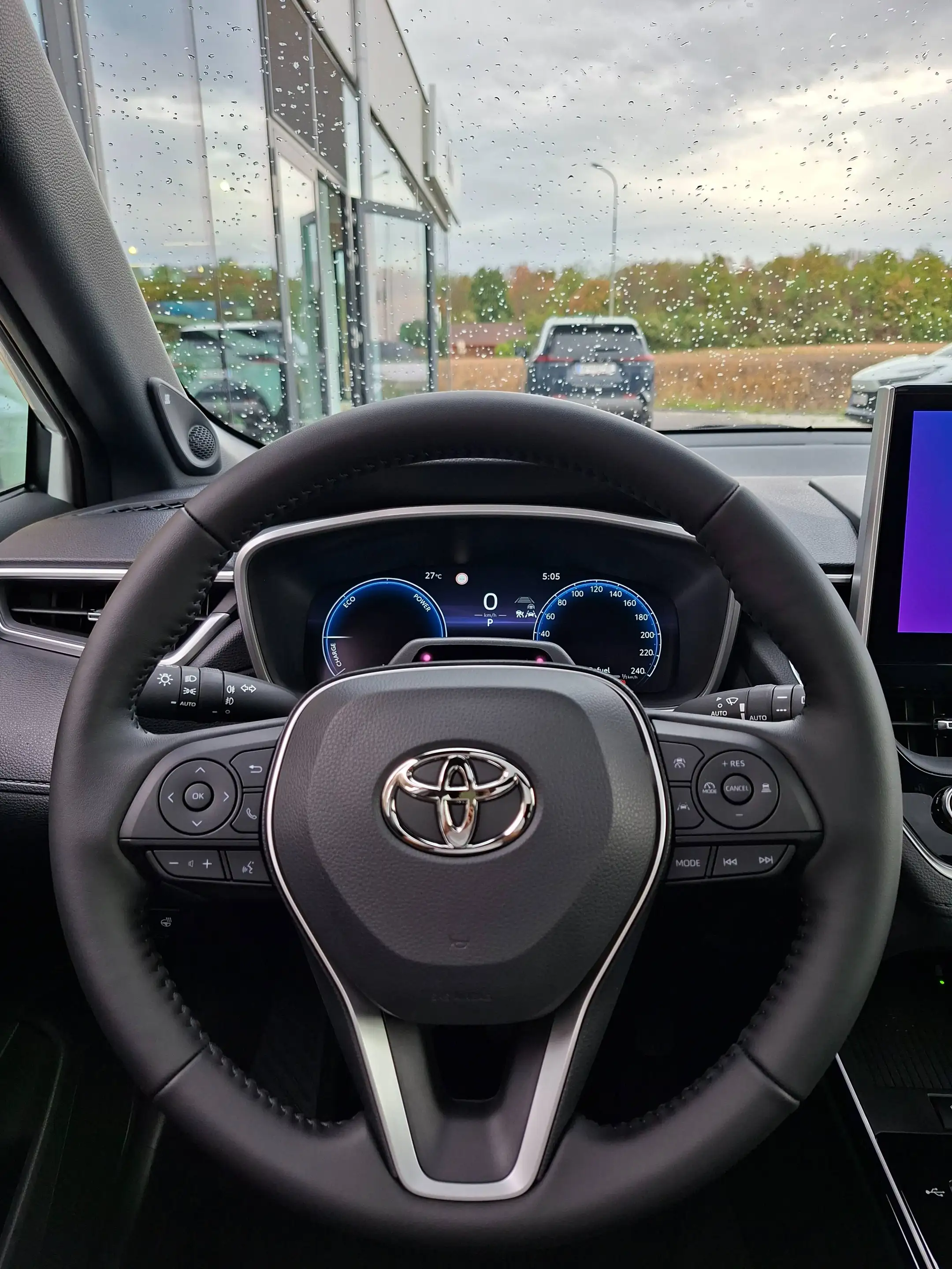 Toyota Corolla Cross 2,0 Hybrid E-CVT Lounge — photo 6