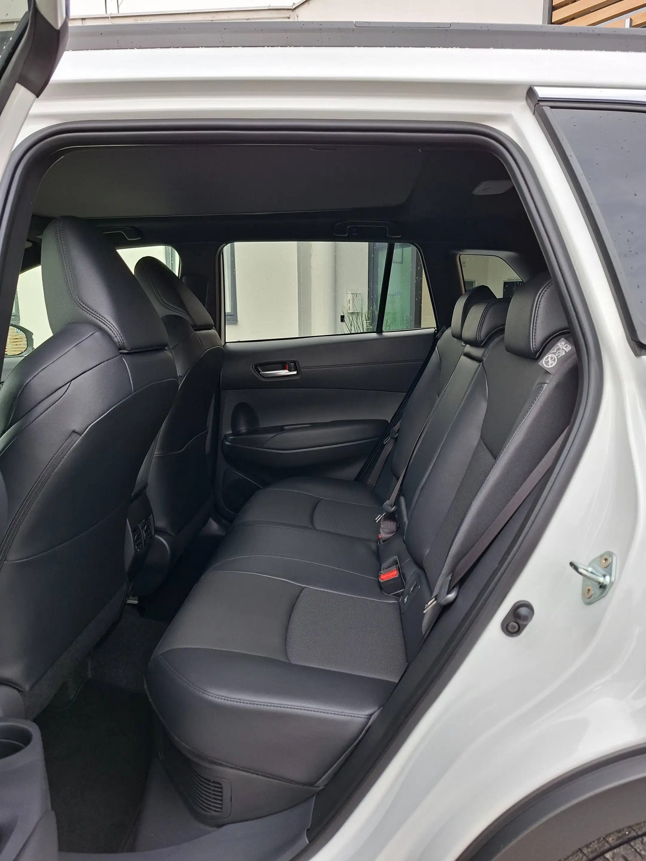 Toyota Corolla Cross 2,0 Hybrid E-CVT Lounge — photo 15