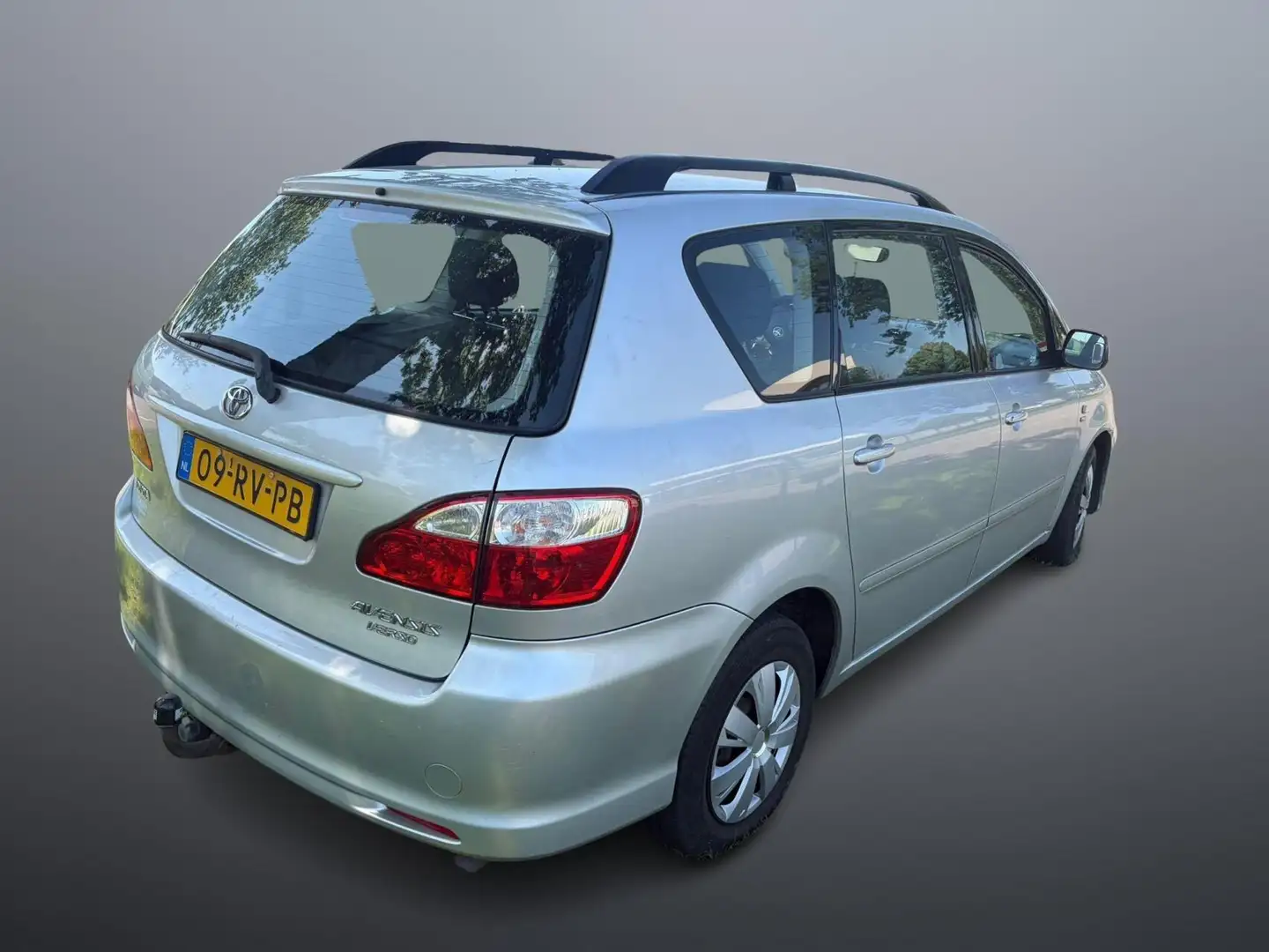 Toyota Avensis Verso 2.0i Linea Luna 7 persoons Airco,cruise,trekhaak Grau - 2